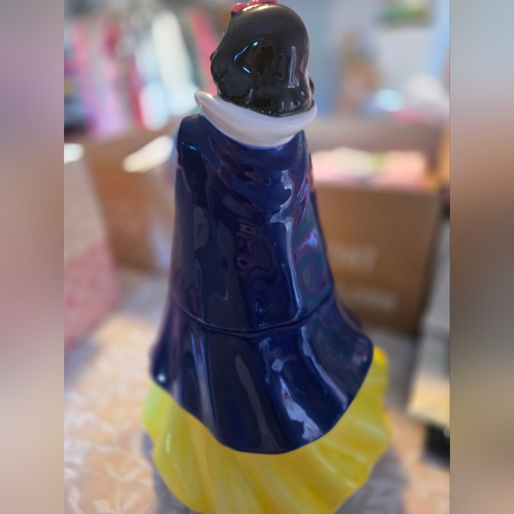 Snow White Ceramic Cookie Jar - Picture 2 of 3
